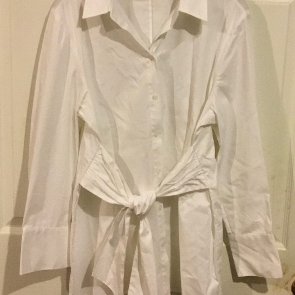 Chico white cotton shirt with sash at waist. Size 2 in Chico sizes